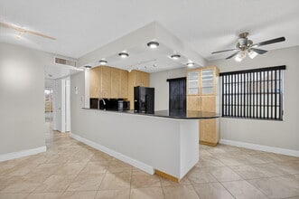447 Flanders I in Delray Beach, FL - Building Photo - Building Photo