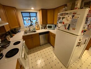 3429 Wallingford Ave N, Unit 200 in Seattle, WA - Building Photo - Building Photo