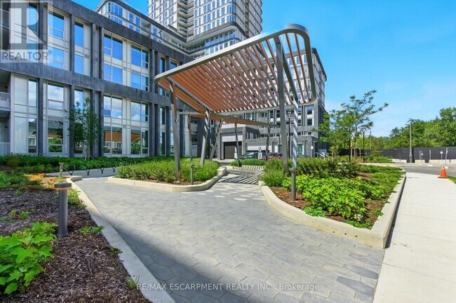 3240 William Coltson Ave in Oakville, ON - Building Photo - Building Photo
