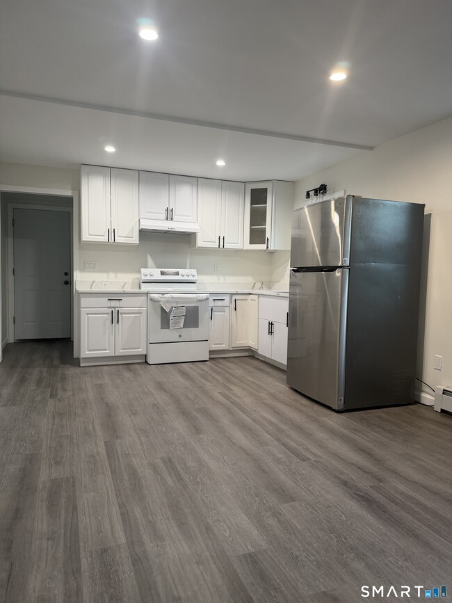 11 Strant St in Manchester, CT - Building Photo - Building Photo