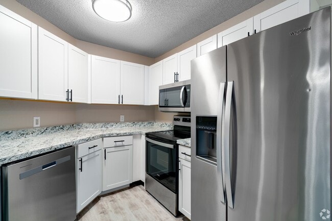 Laguna Place Apartments in Kissimmee, FL - Foto de edificio - Building Photo