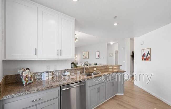 501 Crescent Way in San Francisco, CA - Building Photo - Building Photo