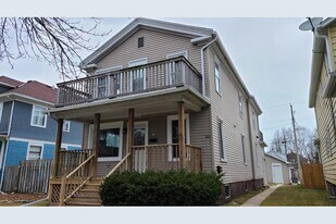 86 Lighthouse Ct, Unit Lower Updated Apartment in Sheboygan, WI - Building Photo