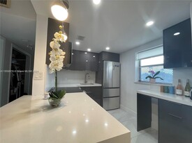910 Jefferson Ave, Unit 4D in Miami Beach, FL - Building Photo