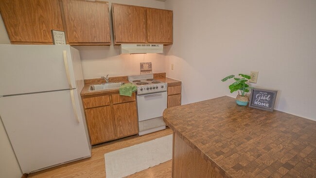 Cedars West Apartments in West Fargo, ND - Foto de edificio - Building Photo