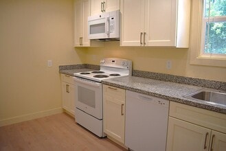 370 Almond St in Vacaville, CA - Building Photo - Building Photo