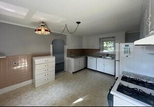 36 Lawrence St in Medford, MA - Building Photo - Building Photo