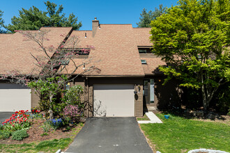 Currier Ridge Condominiums in Hamden, CT - Foto de edificio - Building Photo