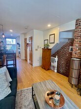 46 Hull St, Unit 1 in Boston, MA - Foto de edificio - Building Photo