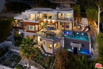 1533 Marlay Dr in Los Angeles, CA - Foto de edificio - Building Photo