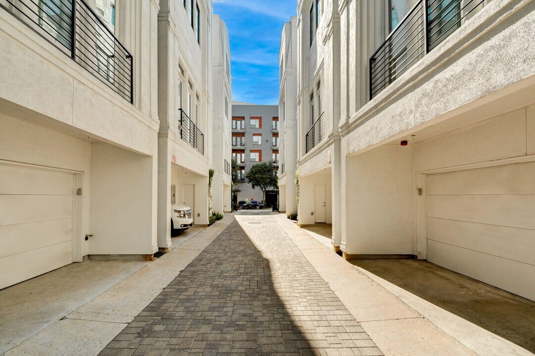 4523 Graustark St in Houston, TX - Building Photo
