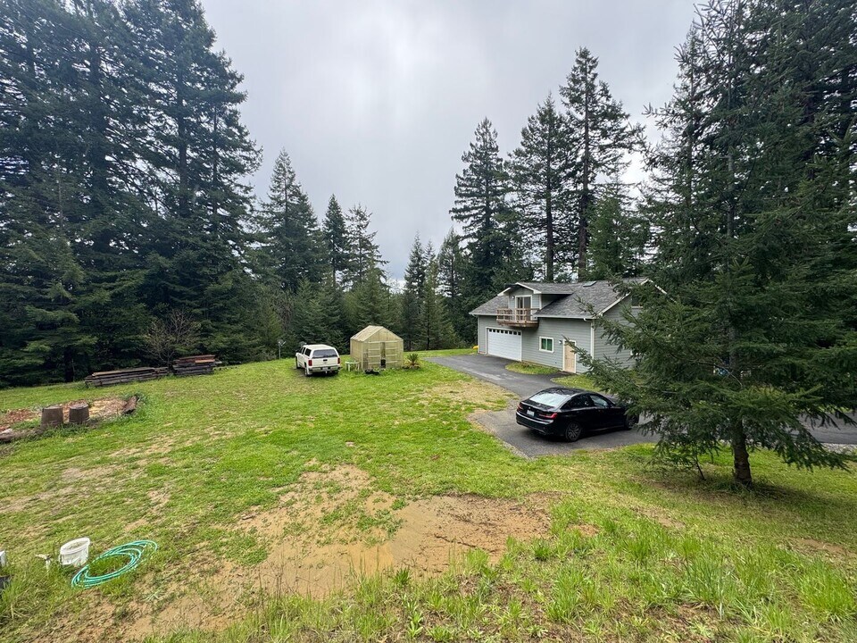 205 Ridge Rd in Arcata, CA - Building Photo