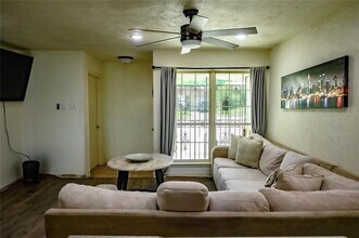 6455 Palm Island St in Dallas, TX - Building Photo - Building Photo