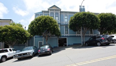 301-303 Castro St in San Francisco, CA - Foto de edificio - Building Photo