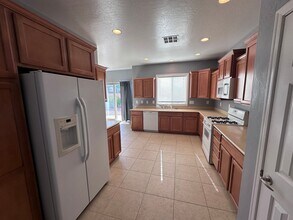 6741 Divers Loons St in North Las Vegas, NV - Building Photo - Building Photo