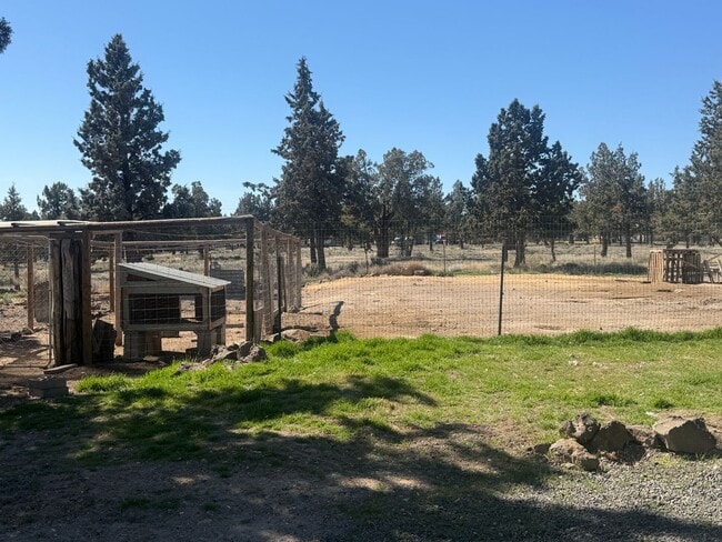 15047 SW Maverick Rd in Terrebonne, OR - Building Photo - Building Photo