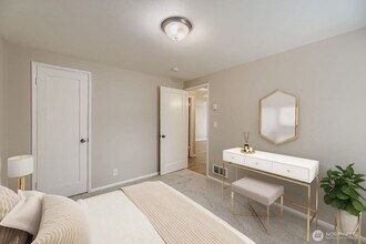 9042 Wallingford Ave N in Seattle, WA - Building Photo - Building Photo