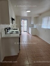 5017 Parker Rd in Modesto, CA - Foto de edificio - Building Photo