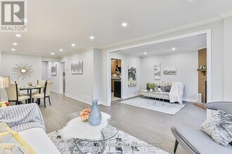 120 Chloe Crescent in Markham, ON - Building Photo - Building Photo