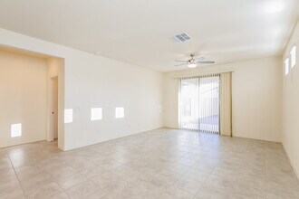 5739 W Illini St in Phoenix, AZ - Building Photo - Building Photo