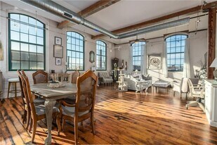 28 Bayley St, Unit 301 in Pawtucket, RI - Building Photo