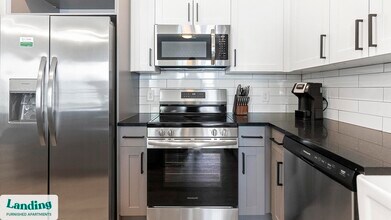 14041 Hyatt Rd in Jacksonville, FL - Building Photo - Building Photo