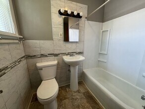 302 S Prairie St-Unit -03 in Bloomington, IL - Foto de edificio - Building Photo