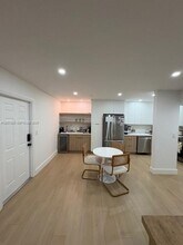 7927 SW 104th St in Miami, FL - Building Photo - Building Photo