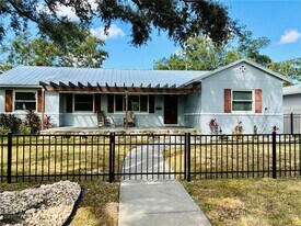 515 34th Ave NE in St. Petersburg, FL - Building Photo