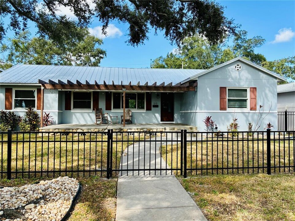 515 34th Ave NE in St. Petersburg, FL - Building Photo