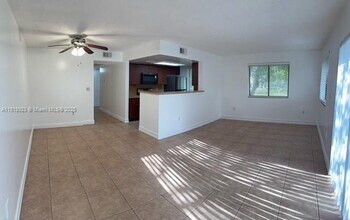 3188 Coral Lake Way in Coral Springs, FL - Building Photo - Building Photo
