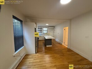 3 Elbow St, Unit 1a in Boston, MA - Foto de edificio - Building Photo