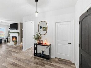 208 Crest Ln in Decatur, TX - Building Photo - Building Photo