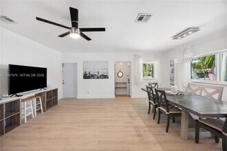 1070 Tyler St in Hollywood, FL - Building Photo - Building Photo