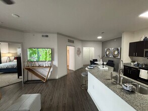 4624 Cromwell Dr in Kyle, TX - Foto de edificio - Building Photo