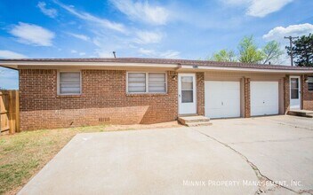 2113 S Loop 289 in Lubbock, TX - Foto de edificio - Building Photo