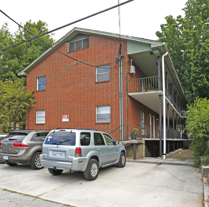 2104 Highland Ave in Knoxville, TN - Building Photo