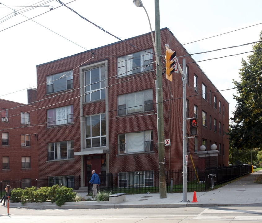 246 Roncesvalles Ave in Toronto, ON - Building Photo