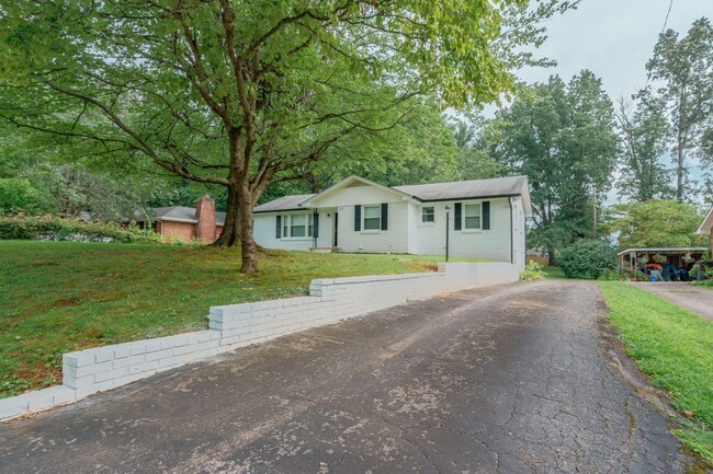 2095 Post Rd