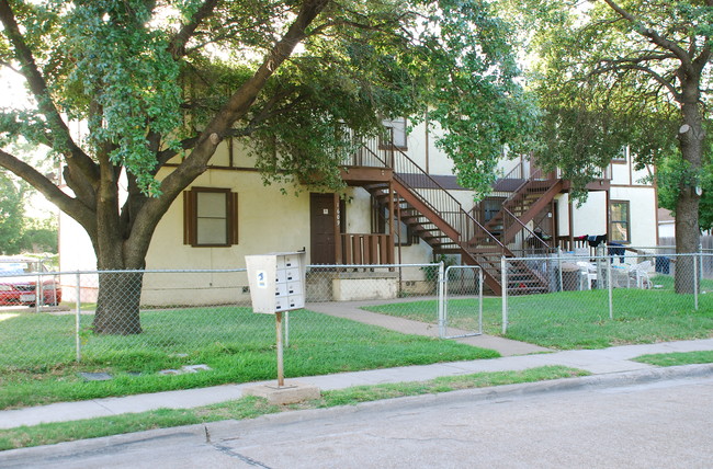 Squirrel Place in Irving, TX - Foto de edificio - Building Photo