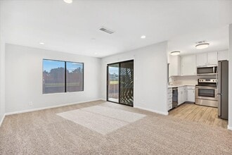 4903 W Golden Ln in Glendale, AZ - Building Photo - Building Photo