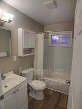209 Oak St in Linden, MI - Foto de edificio - Building Photo