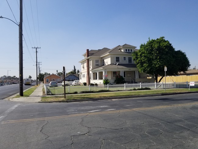 257 S H St in Tulare, CA - Building Photo - Building Photo