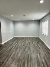 1401 NW 1st Ave-Unit -1 in Fort Lauderdale, FL - Building Photo - Building Photo