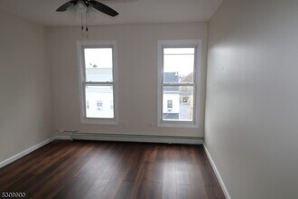 273 Walnut St, Unit 3 in Newark, NJ - Building Photo - Building Photo