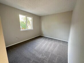 18890 E Whitaker Cir in Aurora, CO - Building Photo - Building Photo