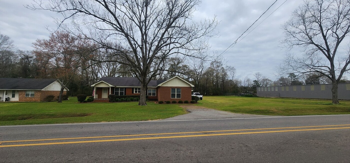 2199 Mill St in Lucedale, MS - Foto de edificio
