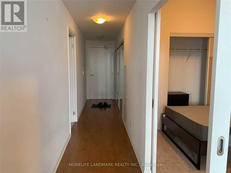 832-1832 Bay St. in Toronto, ON - Building Photo