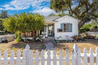 211 N Signal St in Ojai, CA - Building Photo - Building Photo