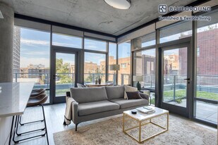 450 W Belmont Ave in Chicago, IL - Building Photo